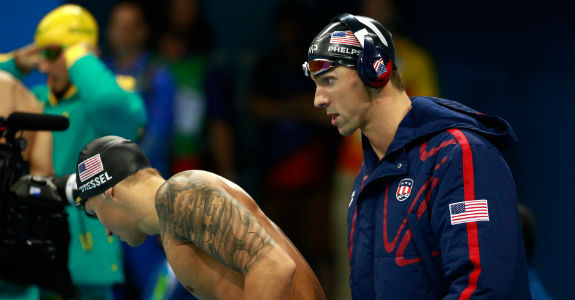Phelps cobre a marca de seu fone de ouvido